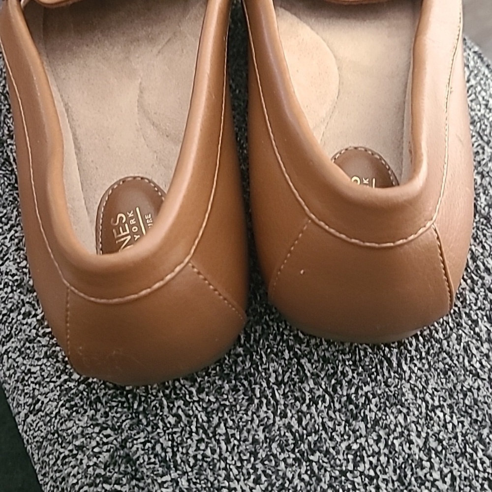 EUC Jones New York Signature Jamie Gold Logo Loafers Saddle Tan Sz 7M - Picture 5 of 8